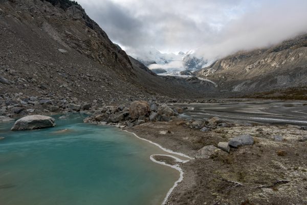 Gletschersee im Val da Morteratsch am frühen Morgen