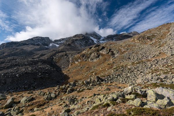 Pasculs da Boval und Piz Boval in den Wolken