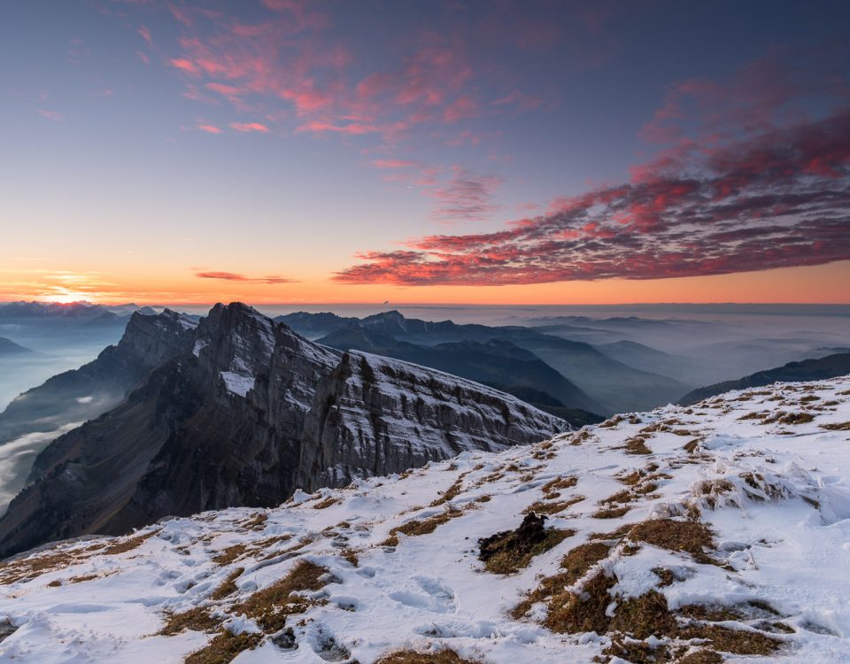 Churfirsten und Walensee zwischen Wolken und Nebel