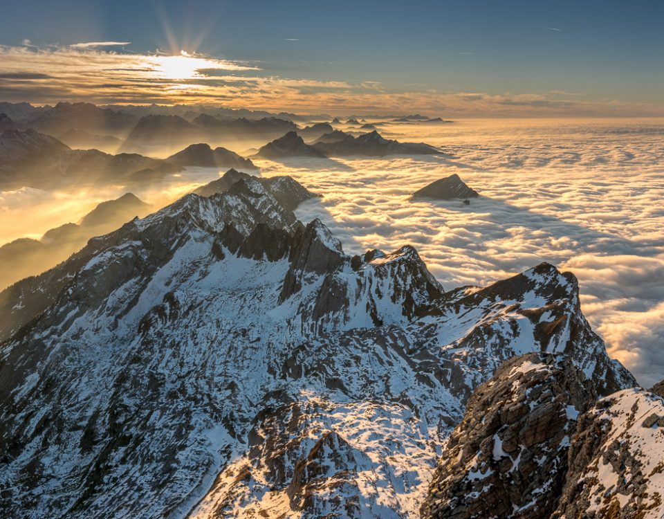 Voralpen im Nebelmeer