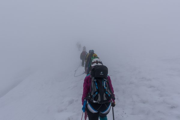 Aufstieg im Nebel