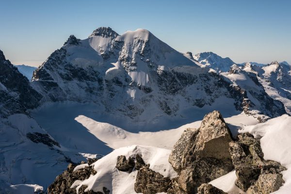 Piz Roseg bei strahlend blauem Himmel