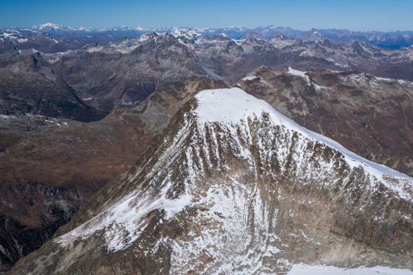 Piz Tschierva bei strahlend blauem Himmel