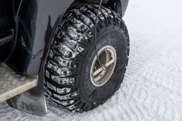 Wenig Druck in Reifen = mehr Haftung im Schnee