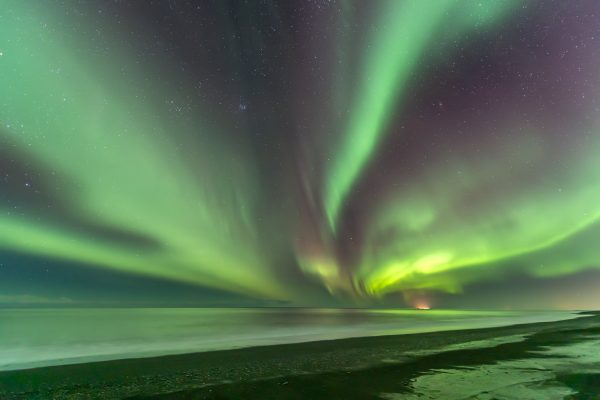 Nordlichter über den Vestmannaeyjar Inseln