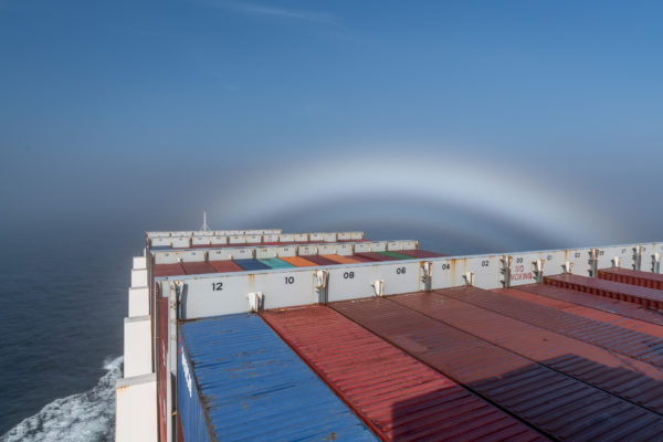 Regenbogen durch die Gischt