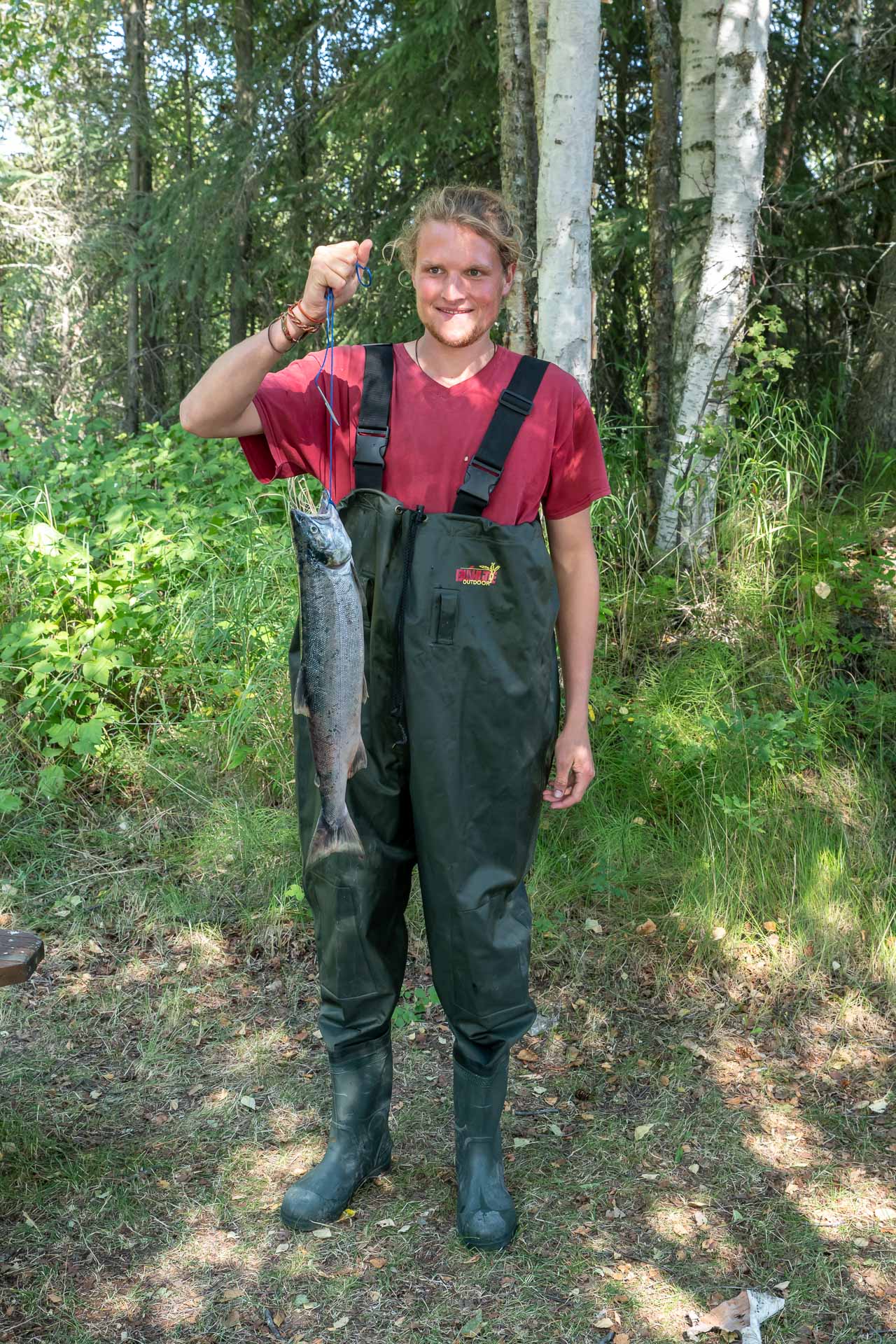 Johann mit seinem ersten Lachs in Alaska