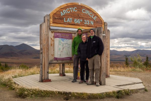 Elias, Pia und Robert am Arctic Circle