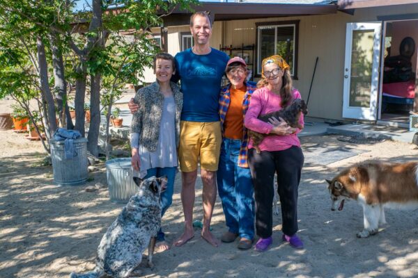 Stacy, Elias, Trude und Emily