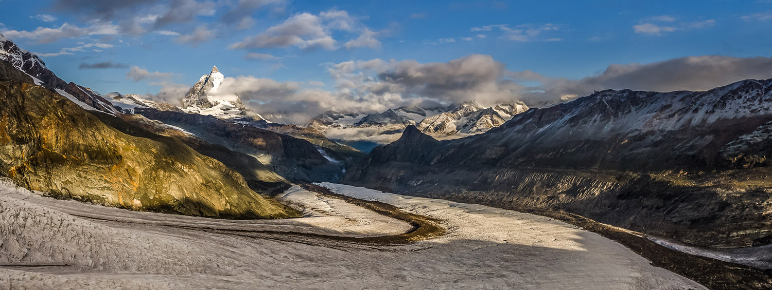Die schönste Landschaftsfotografie aus der Schweiz. Das Matterhorn über dem Gletscher.